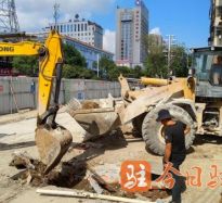 操黑丝美女逼视频高温下的坚守｜道路建设者用汗水铺就畅通路